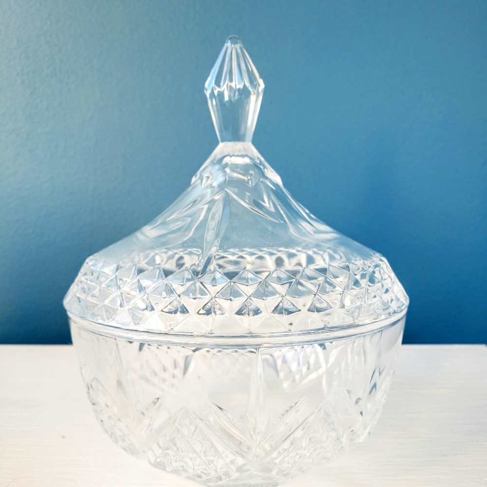Crystal d'Arques French covered bomboniere in original box
